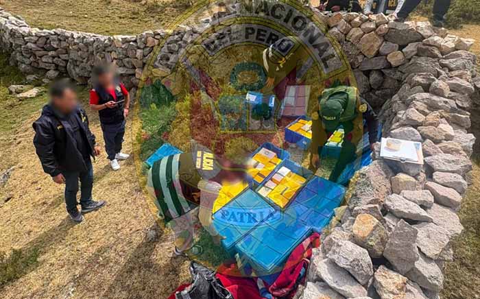 En operativo hallan más de 249 kilos de clorhidrato de cocaina abandonados por traficantes, en Pampachiri